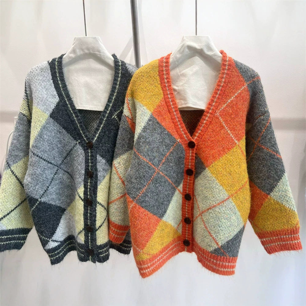 Color blocking diamond grid V-neck cardigan sweater