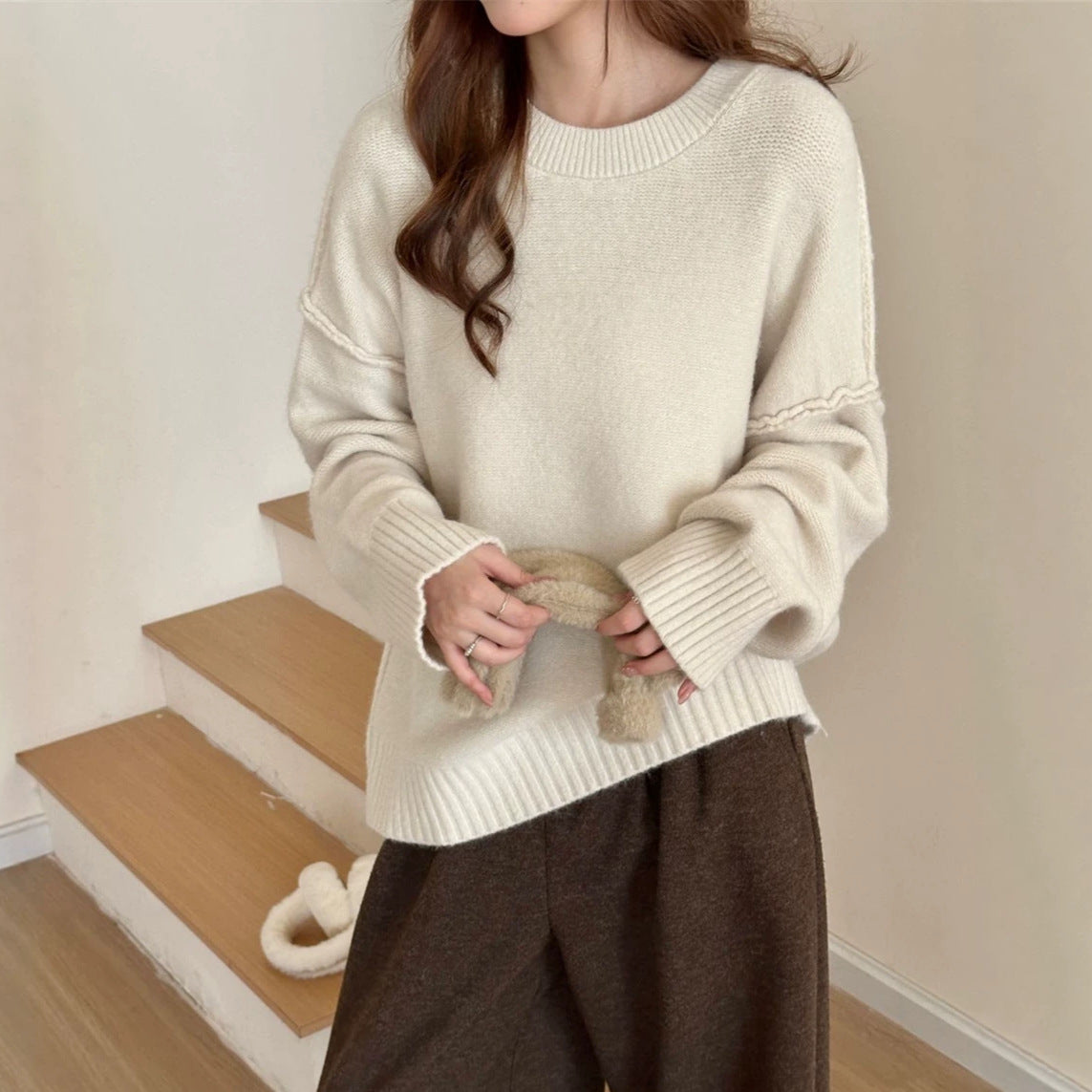 Round neck loose solid color long sleeved sweater