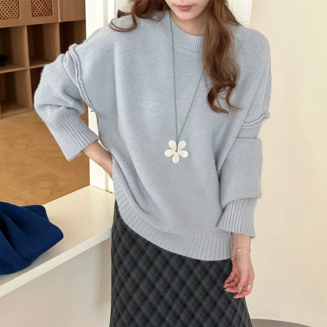 Round neck loose solid color long sleeved sweater