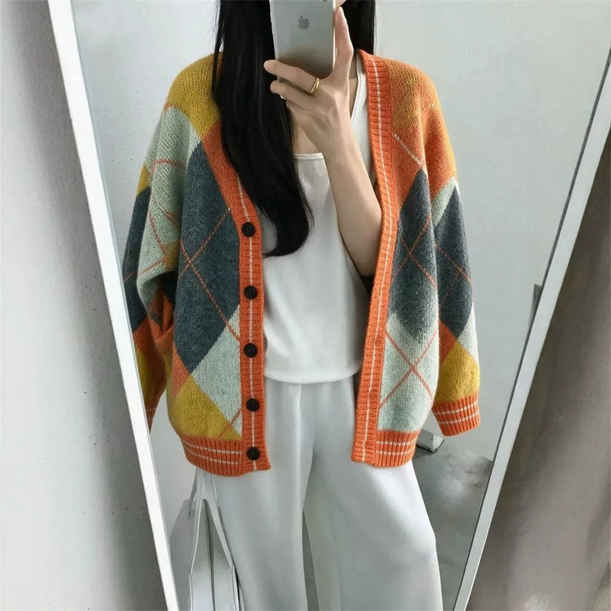 Color blocking diamond grid V-neck cardigan sweater
